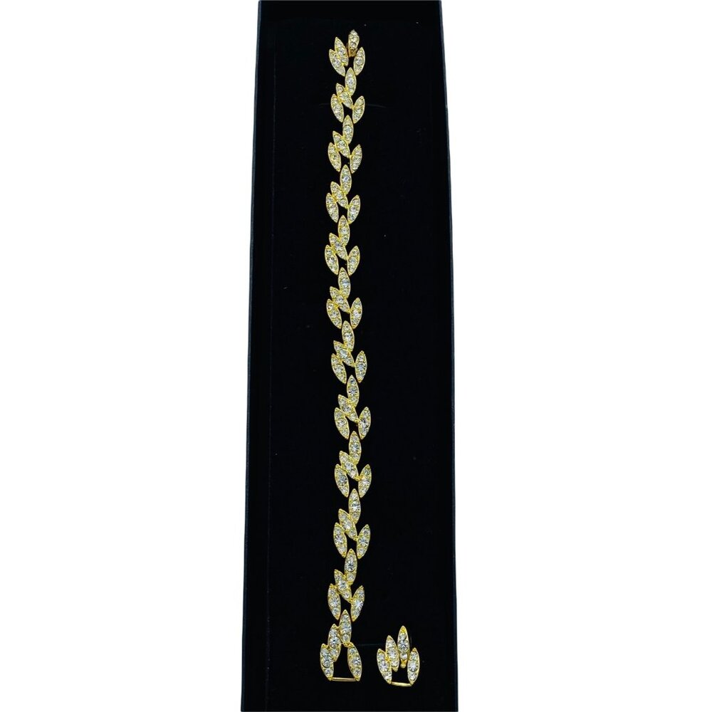 Elegant 7" Gold-Tone Leaf Link Bracelet With Crystal Accents